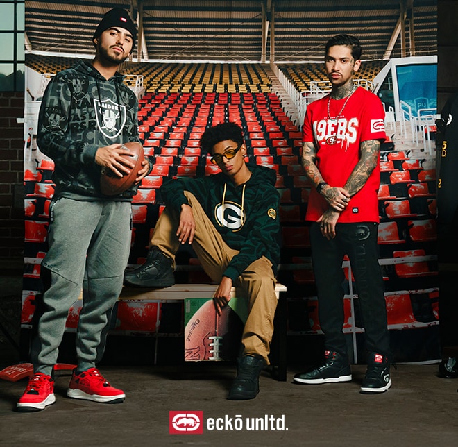 Ecko. Hombres jóvenes modelando looks de Ecko. Pulsa aquí para descubrir las novedades de temporada de la marca.