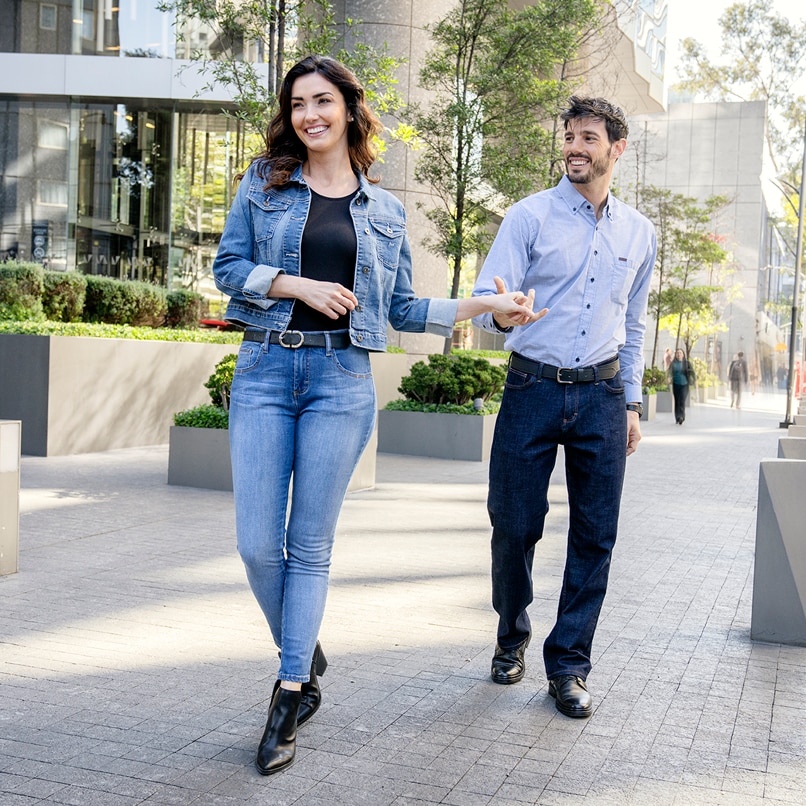 Lee. Modelos hombre y mujer vistiendo ropa de la marca. Pulsa aquí para descubrir más.